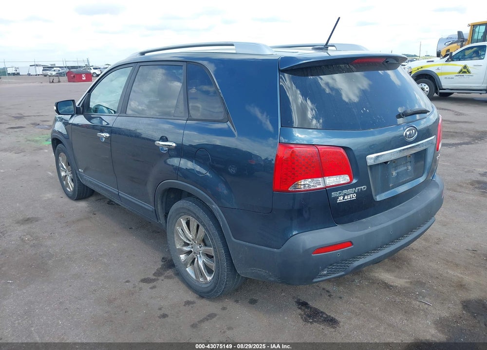 2011 KIA SORENTO VIN: 5XYKUDA26BG061659