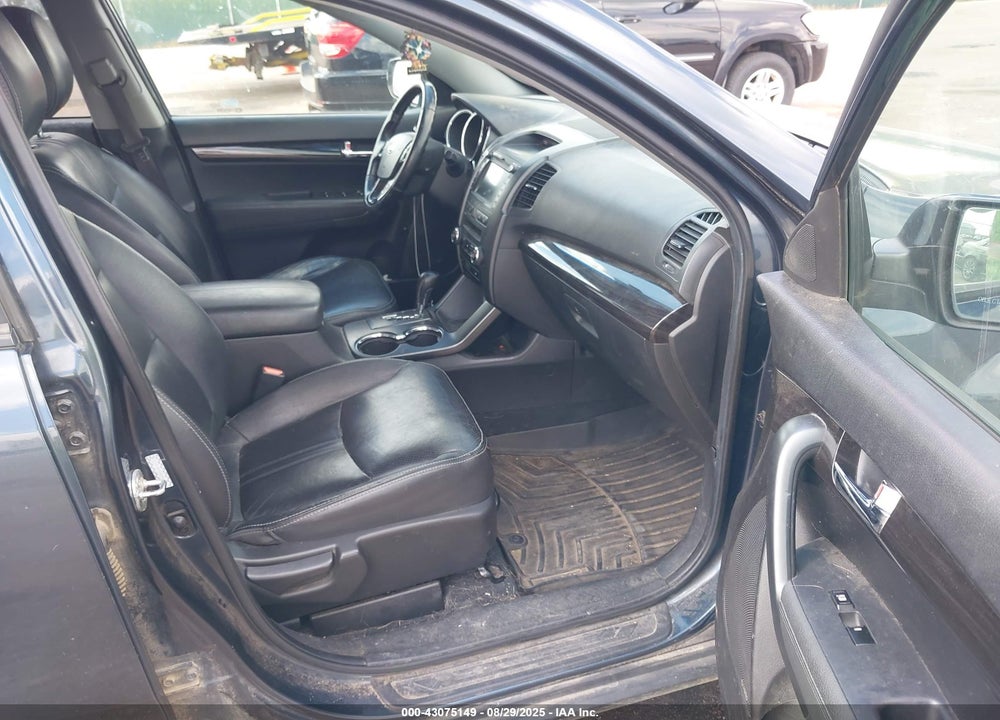 2011 KIA SORENTO VIN: 5XYKUDA26BG061659