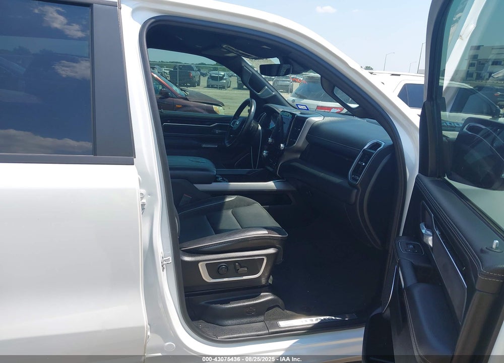 2021 RAM 1500 LAIE  4X4 5'7 BOX VIN: 1C6SRFJT4MN810113