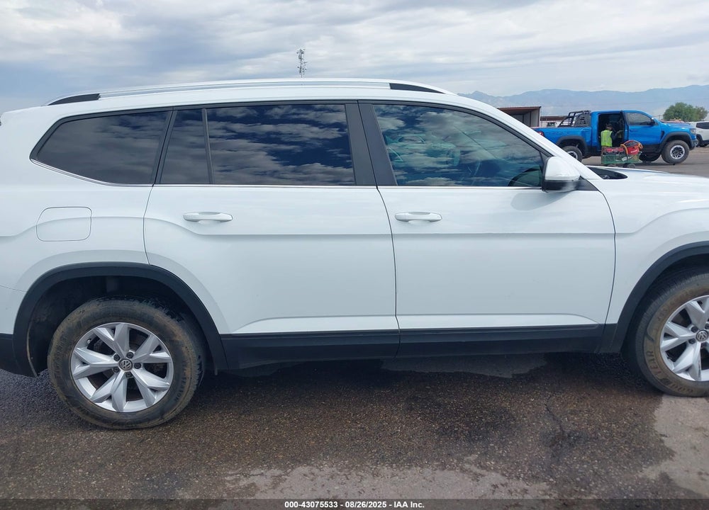 2018 VOLKSWAGEN ATLAS VIN: 1V2CR2CA4JC505900