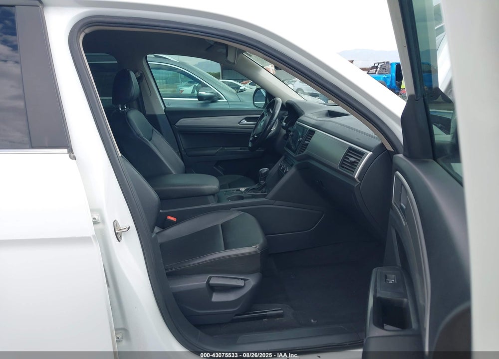 2018 VOLKSWAGEN ATLAS VIN: 1V2CR2CA4JC505900