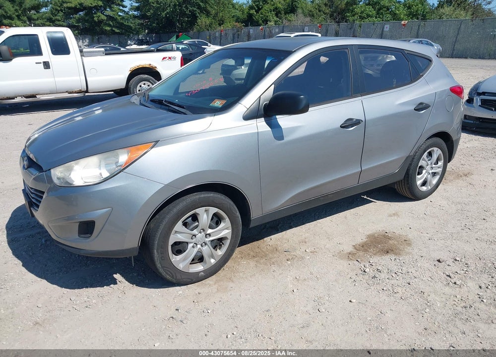 2011 HYUNDAI TUCSON GL VIN: KM8JT3AB3BU225081