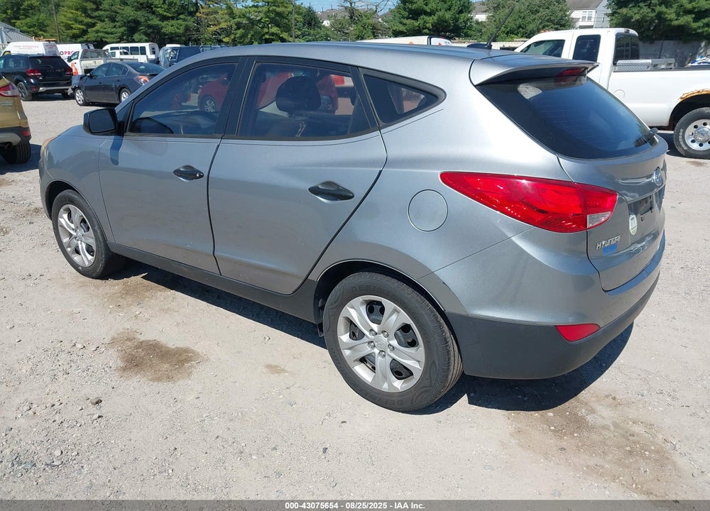 2011 HYUNDAI TUCSON GL VIN: KM8JT3AB3BU225081