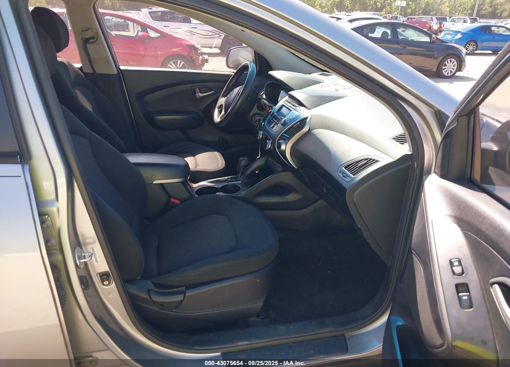 2011 HYUNDAI TUCSON GL VIN: KM8JT3AB3BU225081