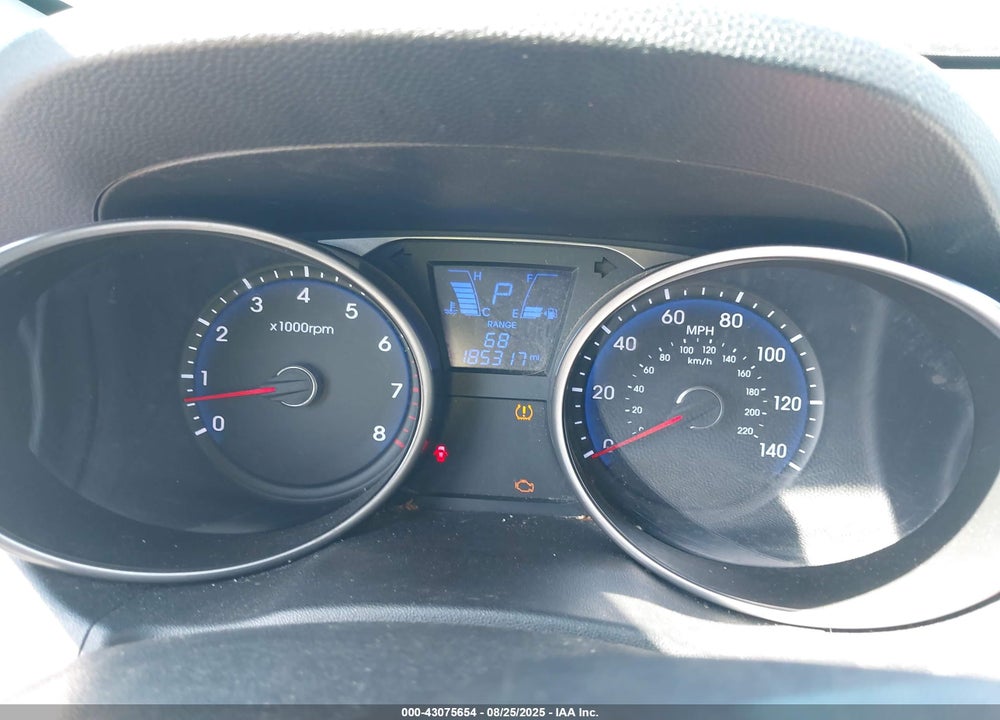 2011 HYUNDAI TUCSON GL VIN: KM8JT3AB3BU225081