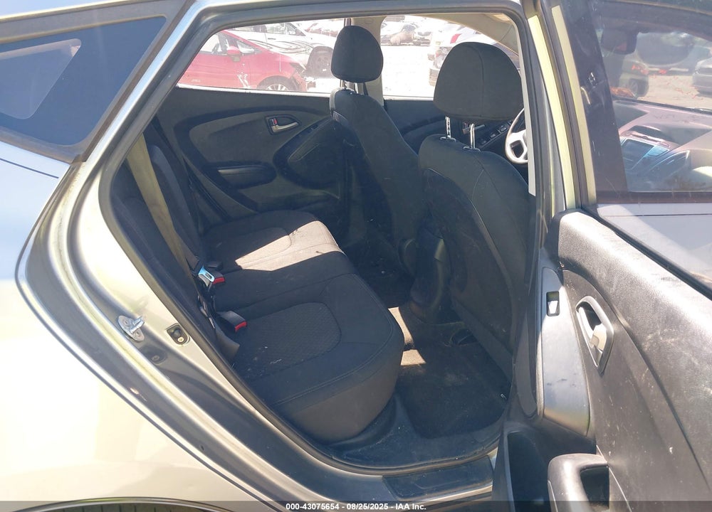 2011 HYUNDAI TUCSON GL VIN: KM8JT3AB3BU225081
