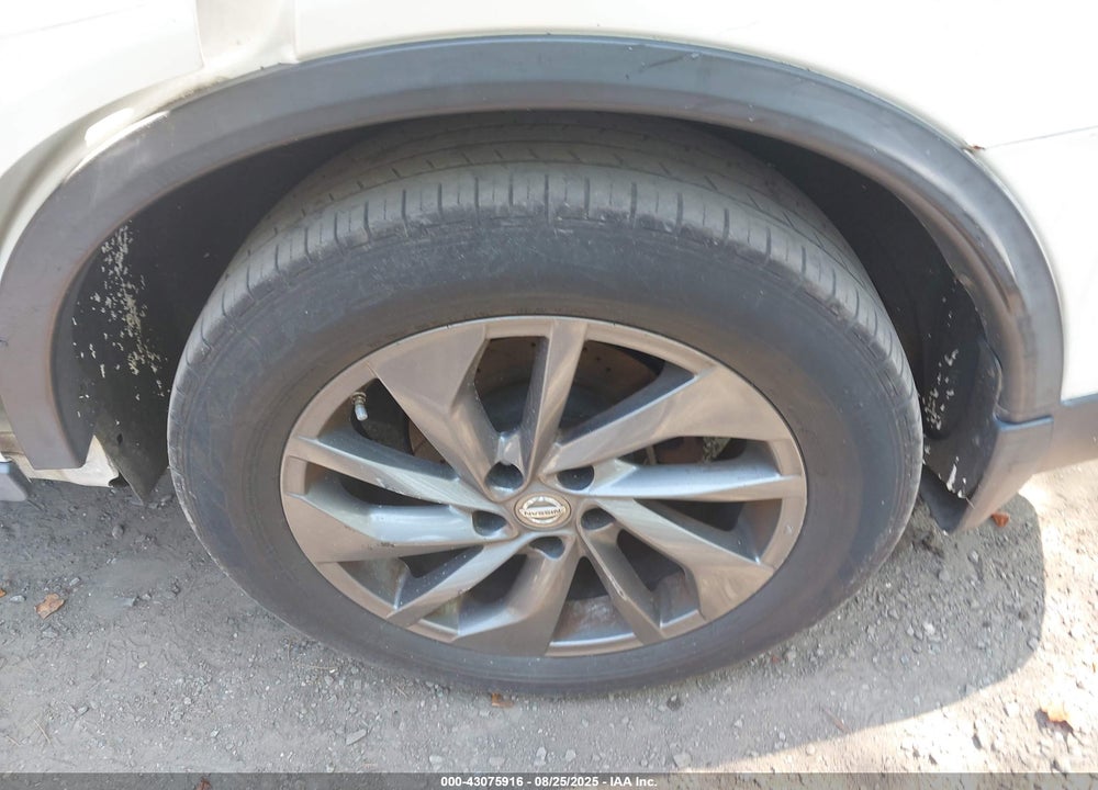 2016 NISSAN ROGUE VIN: 5N1AT2MT1GC774015