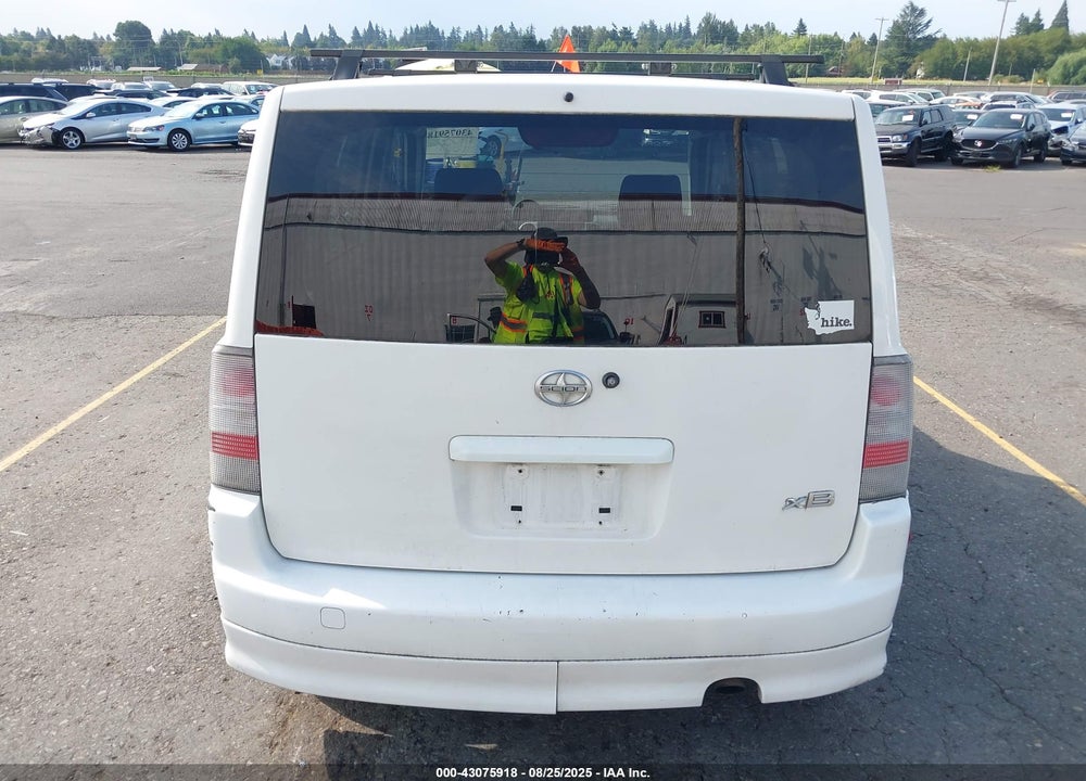 2005 SCION XB VIN: JTLKT324554022677