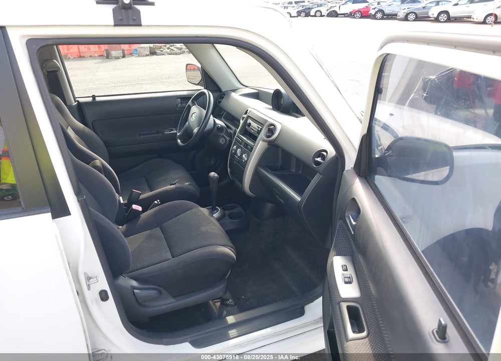 2005 SCION XB VIN: JTLKT324554022677