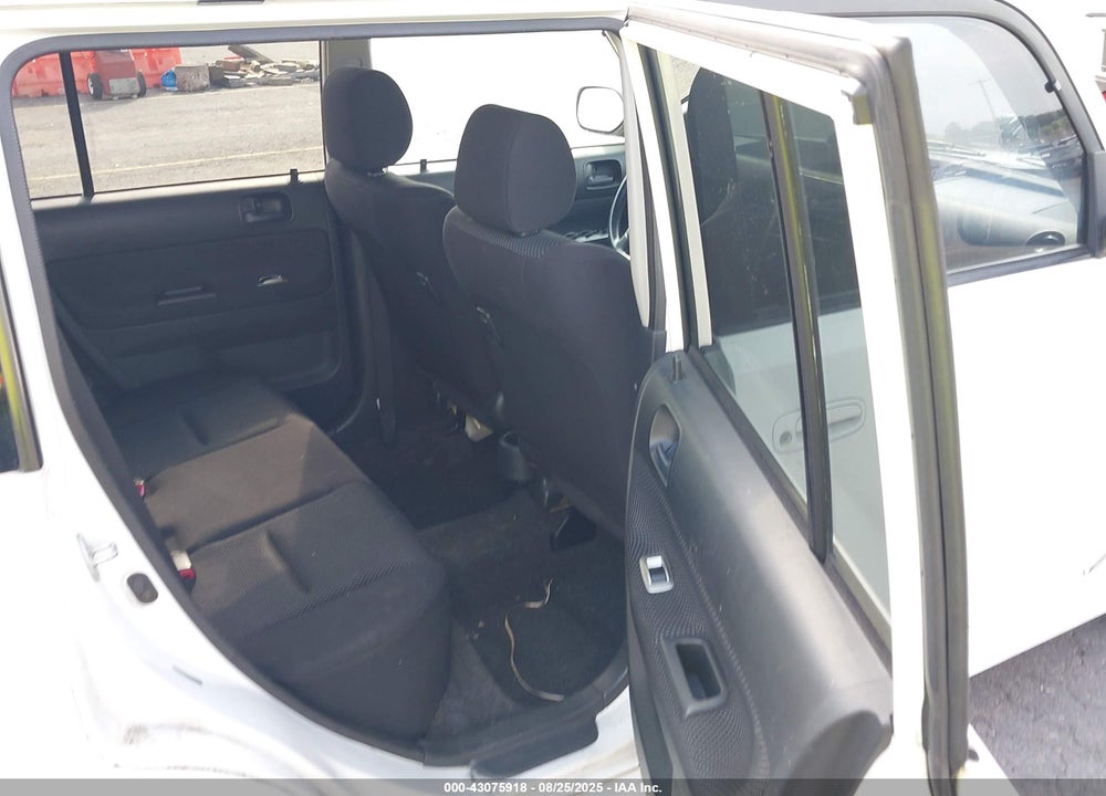 2005 SCION XB VIN: JTLKT324554022677