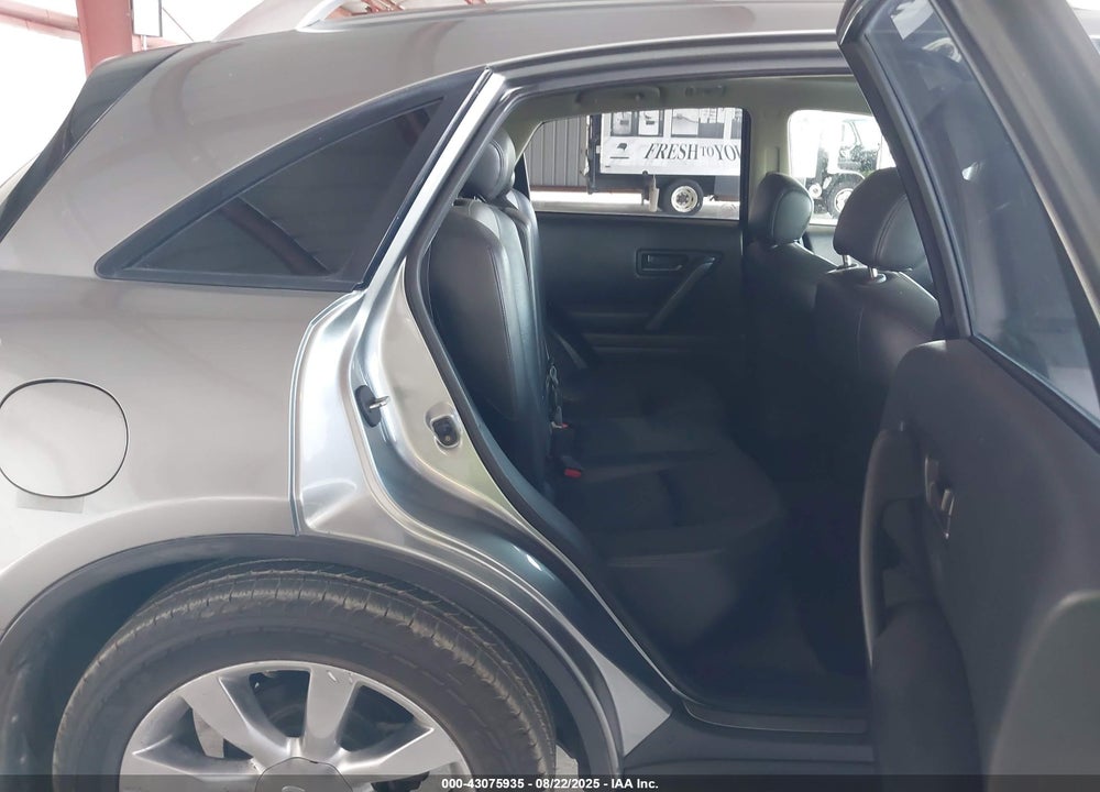 2005 INFINITI FX45 VIN: JNRBS08W35X400032