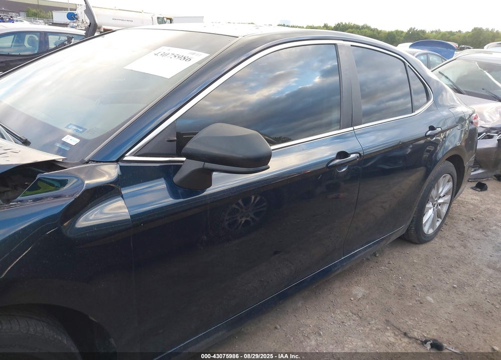 2018 TOYOTA CAMRY VIN: 4T1B11HK3JU614337