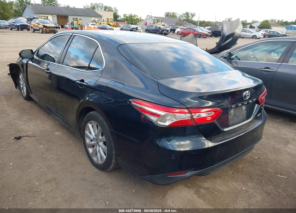 2018 TOYOTA CAMRY VIN: 4T1B11HK3JU614337