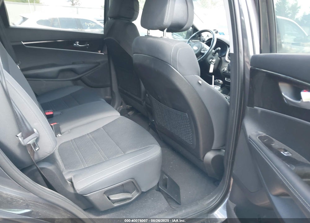 2016 KIA SORENTO VIN: 5XYPG4A32GG169807