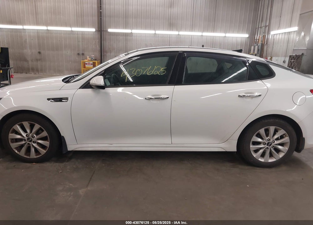 2016 KIA OPTIMA VIN: 5XXGU4L32GG002132