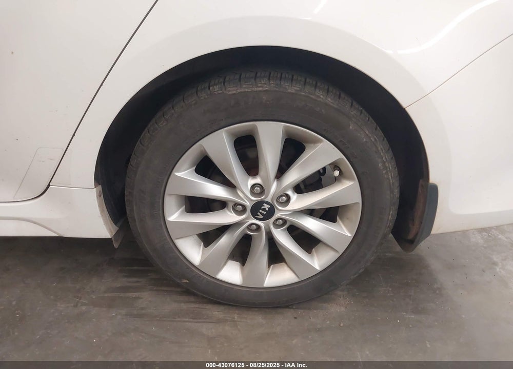 2016 KIA OPTIMA VIN: 5XXGU4L32GG002132