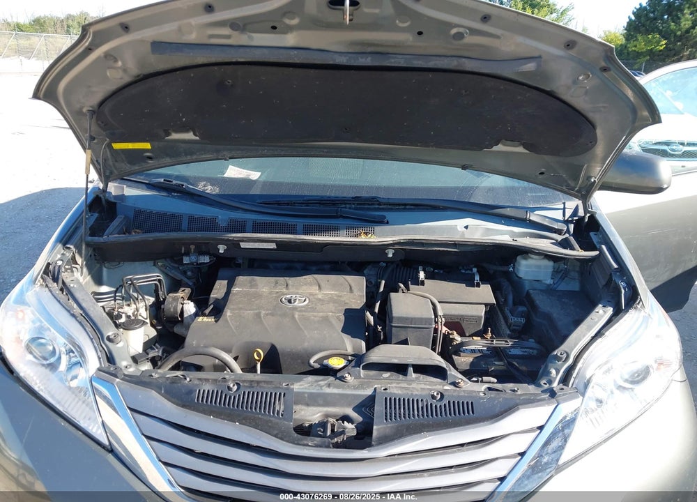 2011 TOYOTA SIENNA XLE V6 VIN: 5TDYK3DC2BS162683