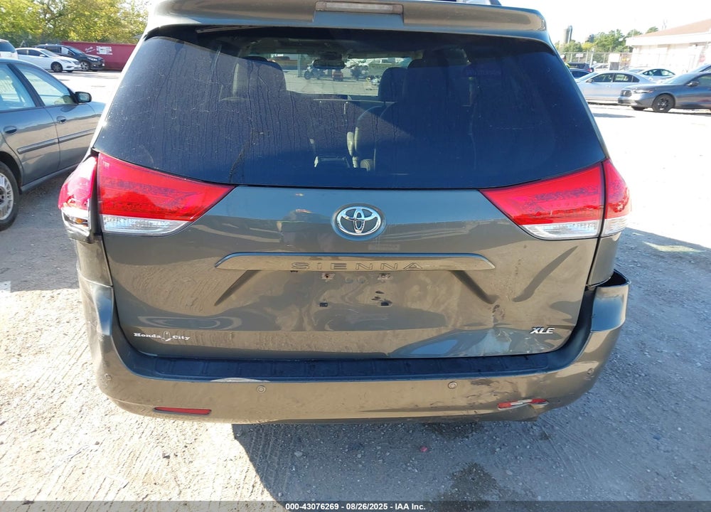 2011 TOYOTA SIENNA XLE V6 VIN: 5TDYK3DC2BS162683