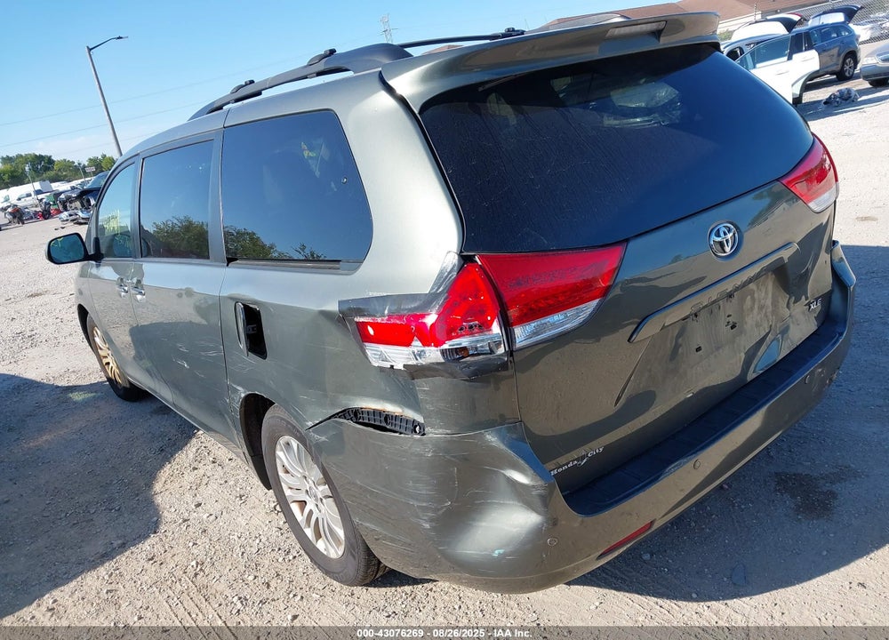2011 TOYOTA SIENNA XLE V6 VIN: 5TDYK3DC2BS162683