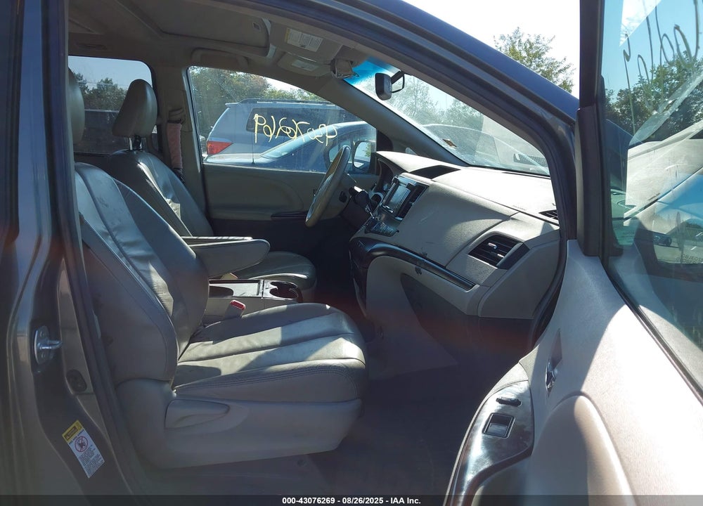 2011 TOYOTA SIENNA XLE V6 VIN: 5TDYK3DC2BS162683