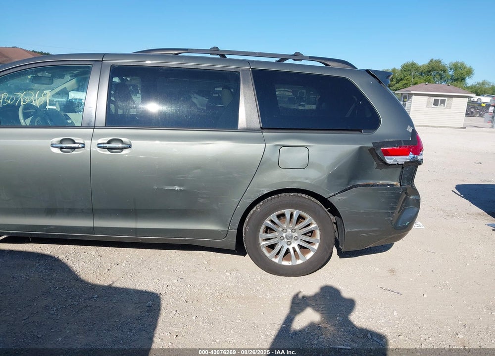 2011 TOYOTA SIENNA XLE V6 VIN: 5TDYK3DC2BS162683