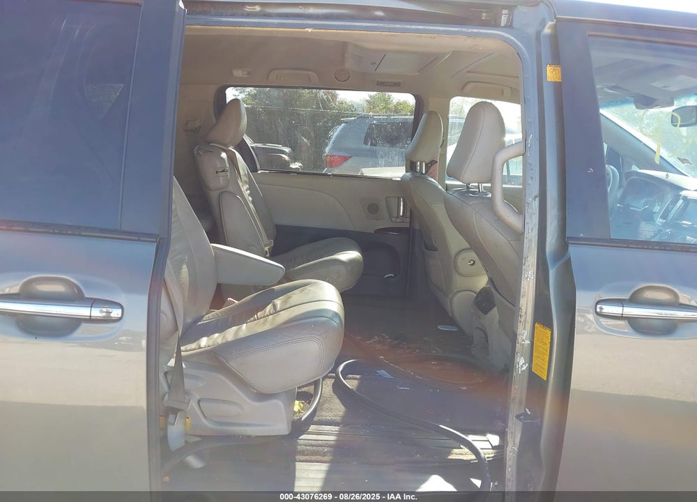 2011 TOYOTA SIENNA XLE V6 VIN: 5TDYK3DC2BS162683