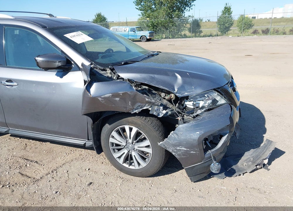 2017 NISSAN PATHFINDER VIN: 5N1DR2MM4HC637110