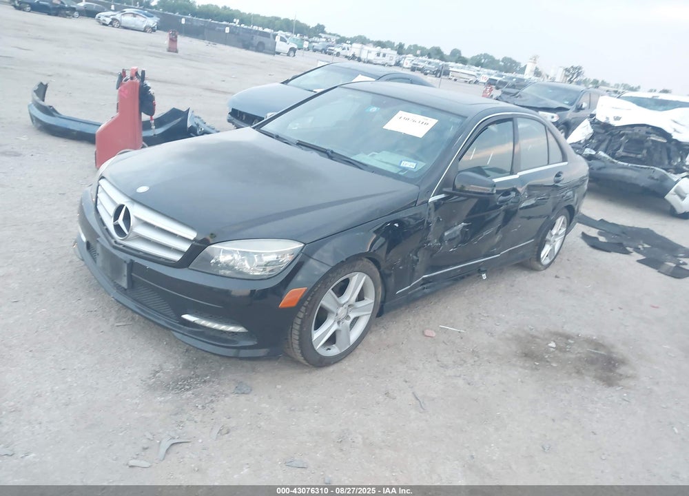 2011 MERCEDES-BENZ C 300 LUXURY/SPORT VIN: WDDGF5EB0BR179438