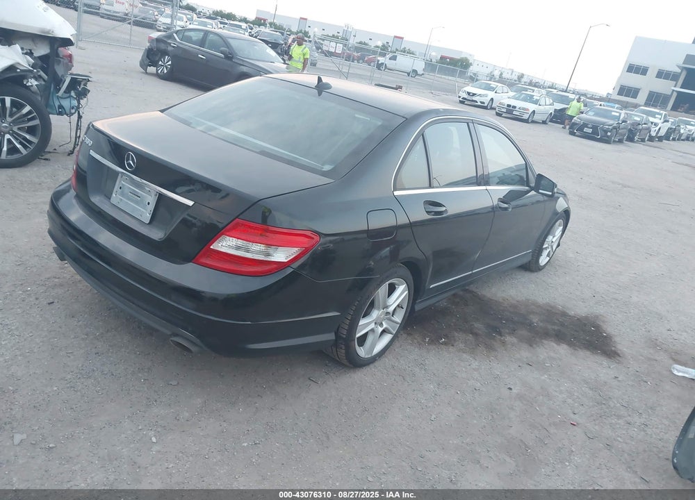 2011 MERCEDES-BENZ C 300 LUXURY/SPORT VIN: WDDGF5EB0BR179438