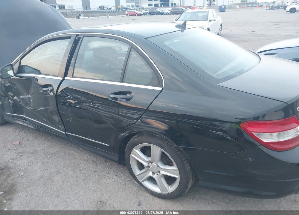 2011 MERCEDES-BENZ C 300 LUXURY/SPORT VIN: WDDGF5EB0BR179438