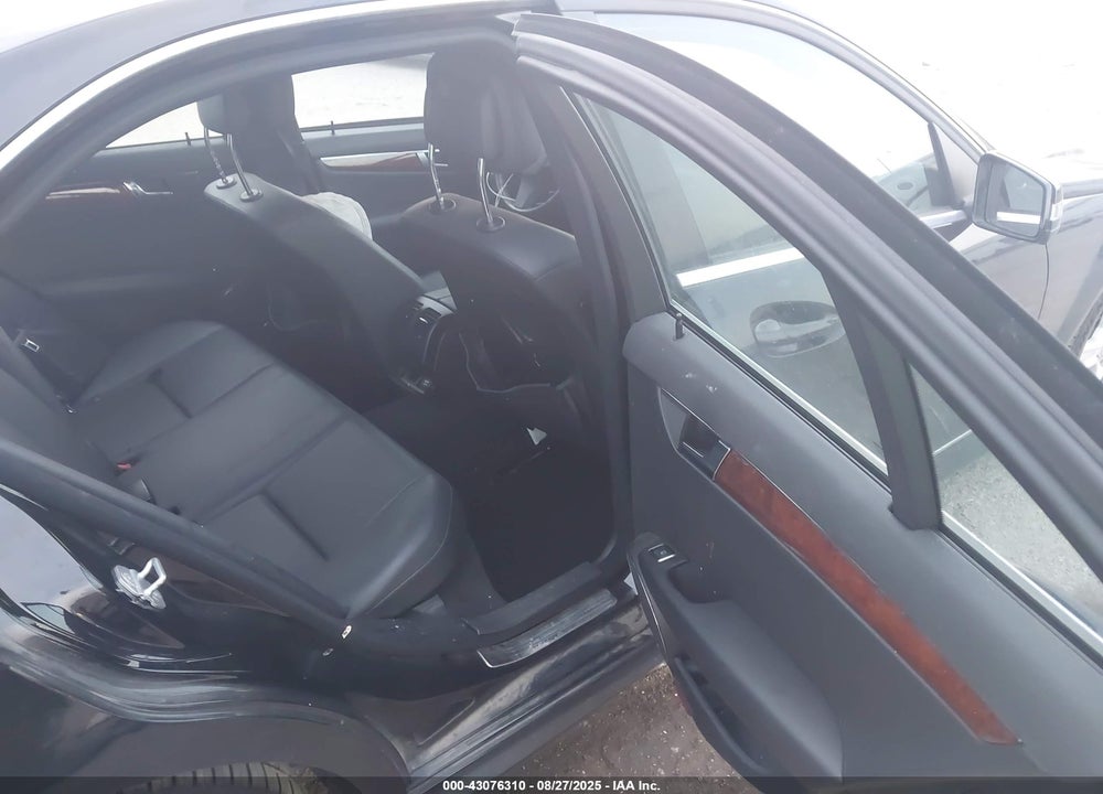 2011 MERCEDES-BENZ C 300 LUXURY/SPORT VIN: WDDGF5EB0BR179438