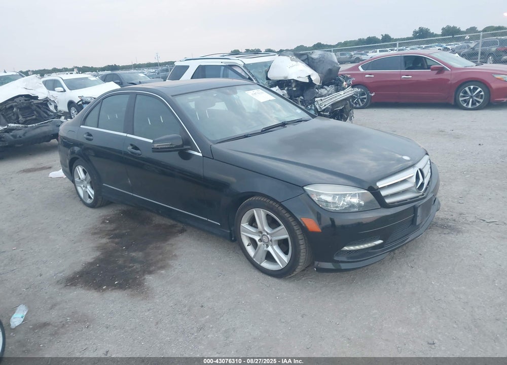 2011 MERCEDES-BENZ C 300 LUXURY/SPORT VIN: WDDGF5EB0BR179438