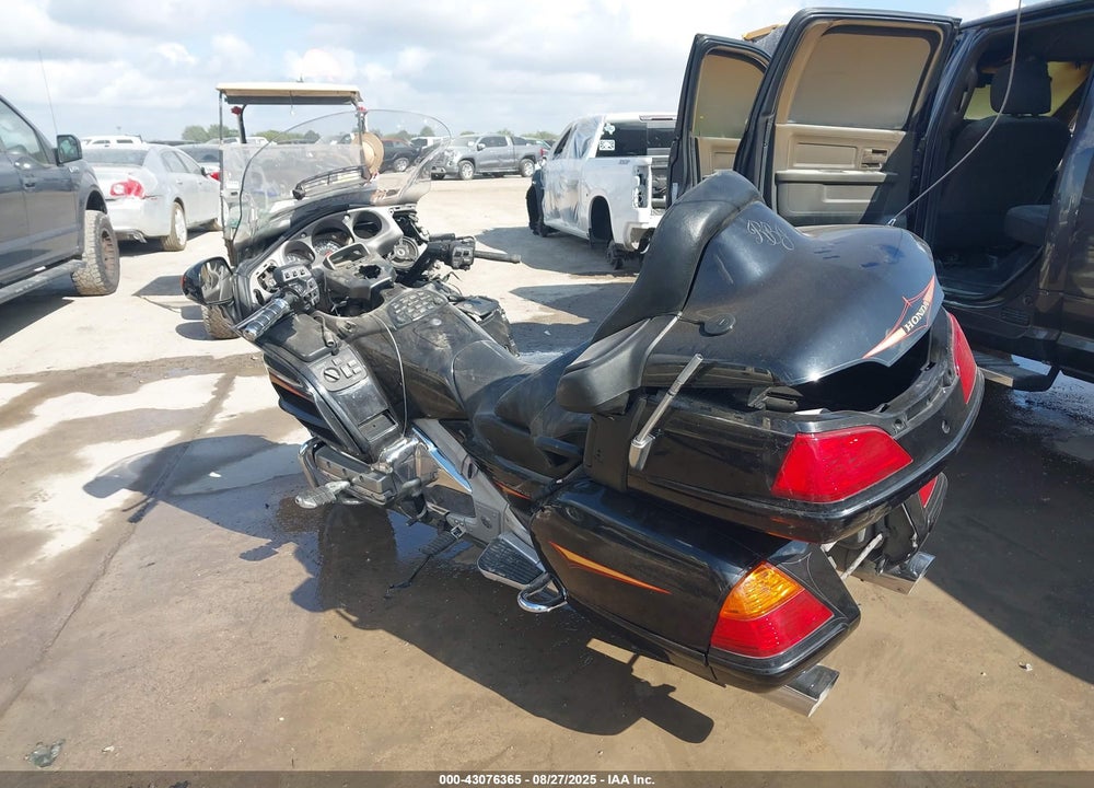 2001 HONDA GL1800 VIN: 1HFSC47061A005458