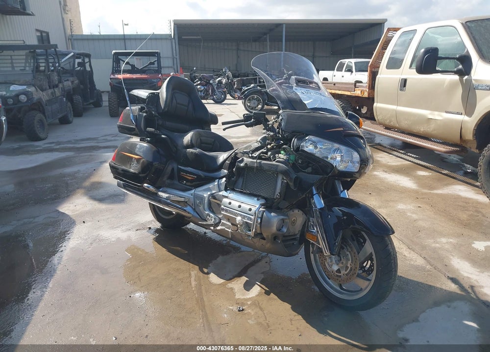 2001 HONDA GL1800 VIN: 1HFSC47061A005458