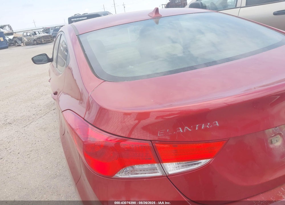 2011 HYUNDAI ELANTRA VIN: KMHDH4AE9BU093071