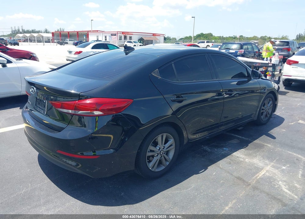2018 HYUNDAI ELANTRA VIN: 5NPD84LF0JH339833