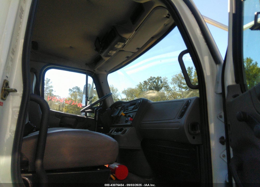2007 FREIGHTLINER M2 112 MEDIUM DUTY VIN: 1FVHC5CV77HX05943