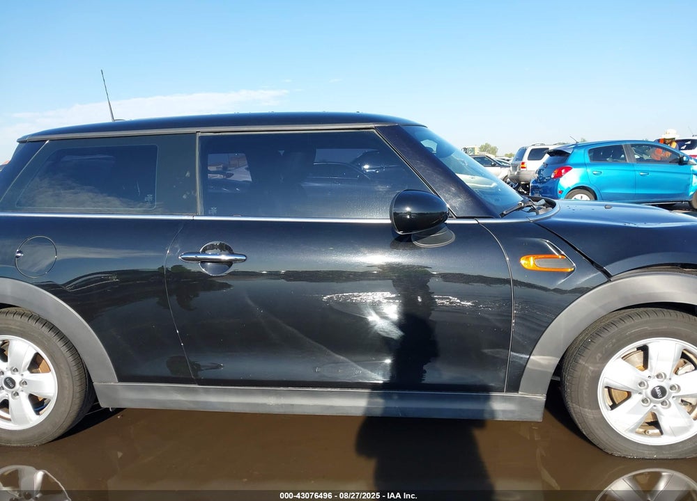 2015 MINI HARDTOP VIN: WMWXM5C57FT938508