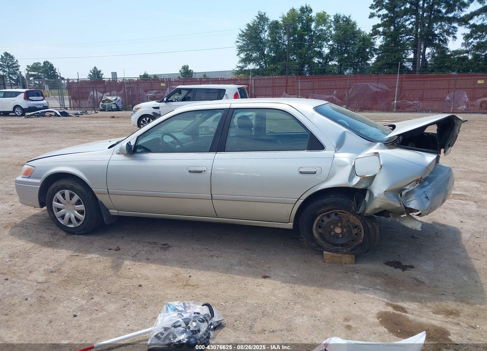 2000 TOYOTA CAMRY LE VIN: JT2BG22K5Y0400154