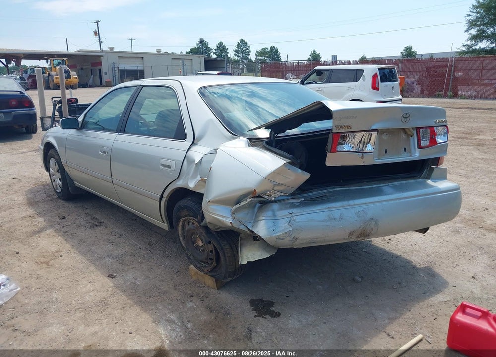 2000 TOYOTA CAMRY LE VIN: JT2BG22K5Y0400154