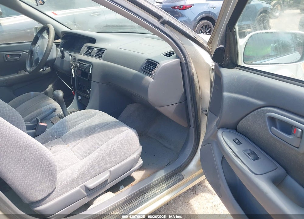 2000 TOYOTA CAMRY LE VIN: JT2BG22K5Y0400154