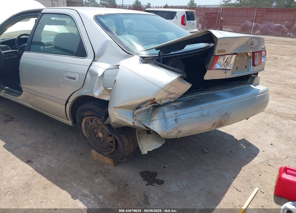 2000 TOYOTA CAMRY LE VIN: JT2BG22K5Y0400154