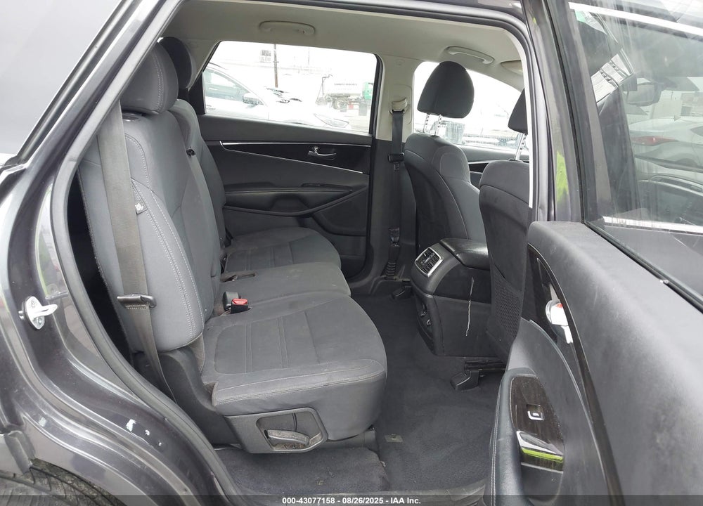 2019 KIA SORENTO VIN: 5XYPG4A36KG455104
