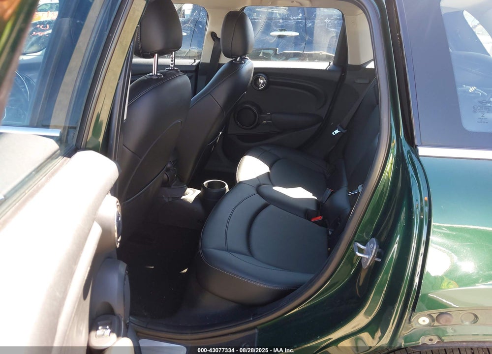 2016 MINI HARDTOP VIN: WMWXU1C58G2D57229