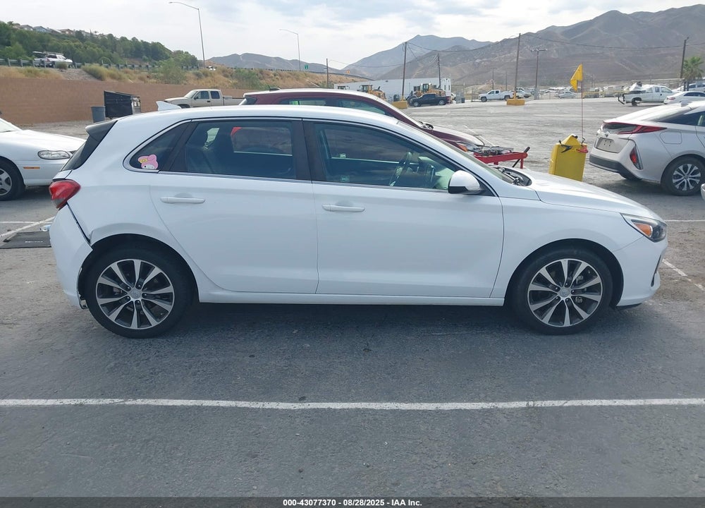 2019 HYUNDAI ELANTRA VIN: KMHH35LE2KU099247