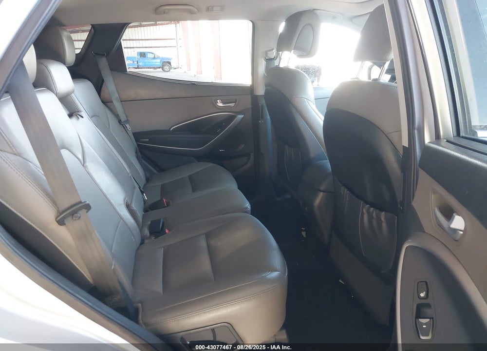 2016 HYUNDAI SANTA FE VIN: 5XYZWDLA4GG351404