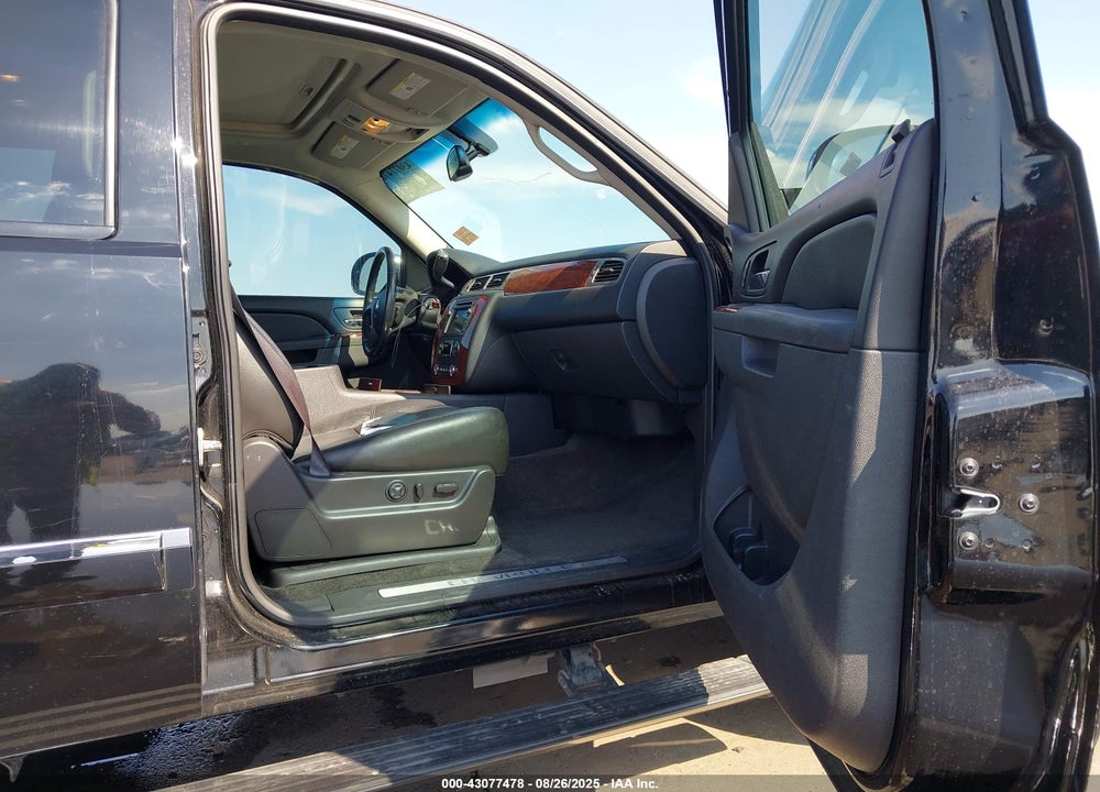 2011 CHEVROLET TAHOE VIN: 1GNSKCE07BR400284