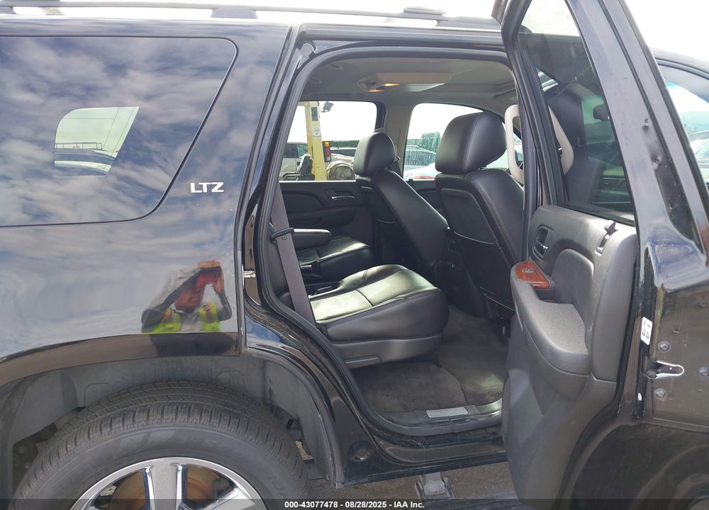 2011 CHEVROLET TAHOE VIN: 1GNSKCE07BR400284