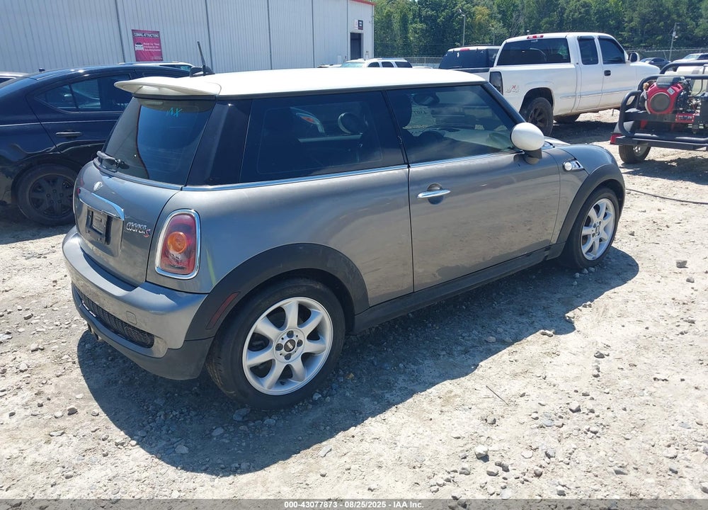 2008 MINI COOPER S VIN: WMWMF73598TT93908