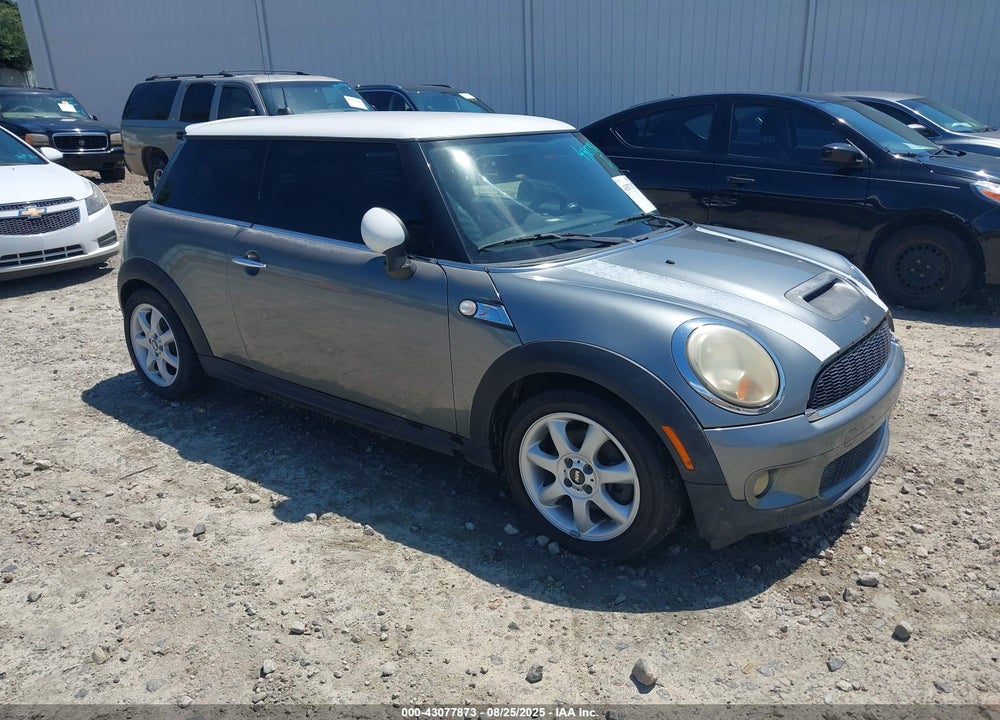 2008 MINI COOPER S VIN: WMWMF73598TT93908